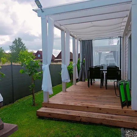Holiday home Domki Letniskowe Czapli9 Domki Rewal Apartamenty *